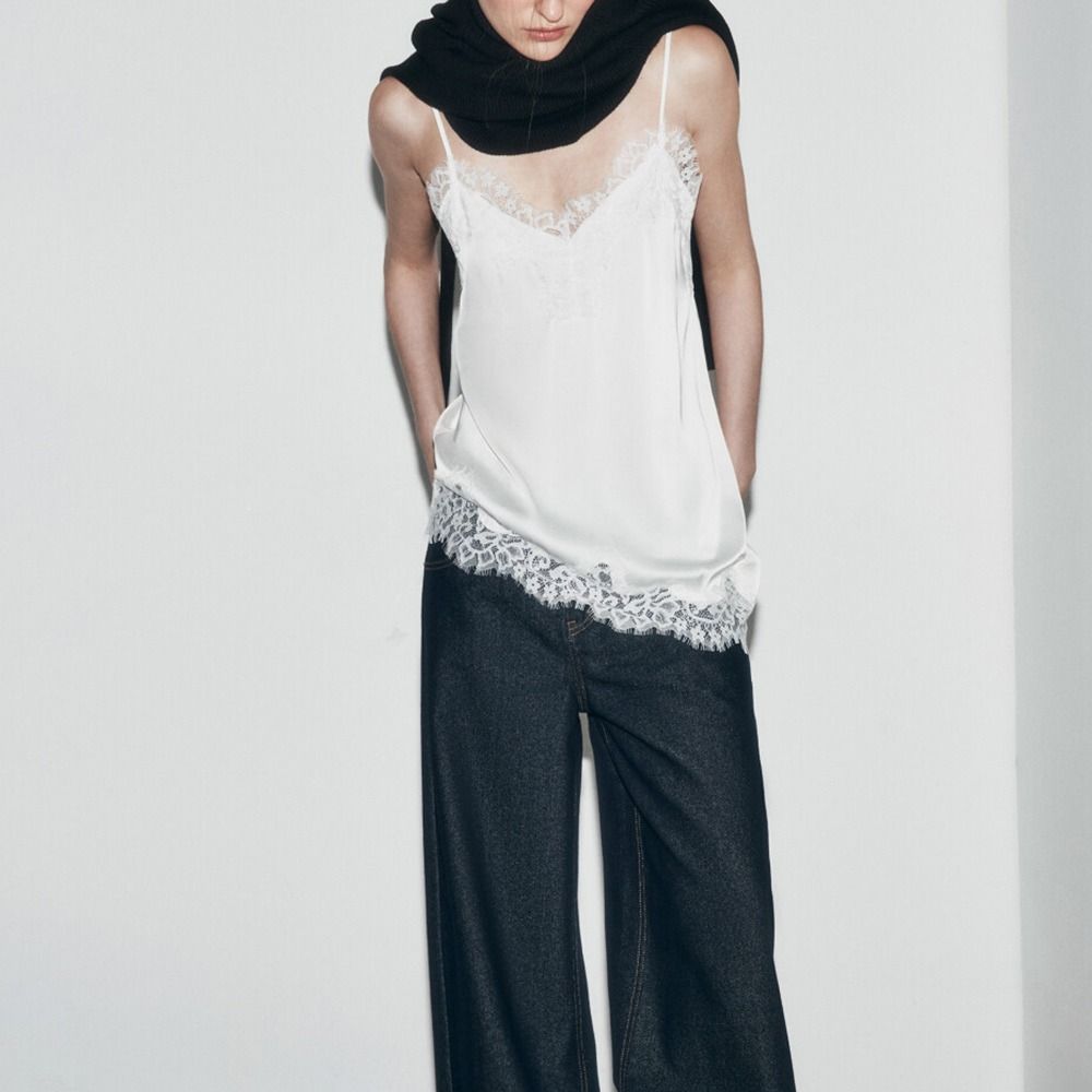 بلوزة أنيقة غير متماثلة بتطريز - مراجعة Lace Trim Cami وسعره