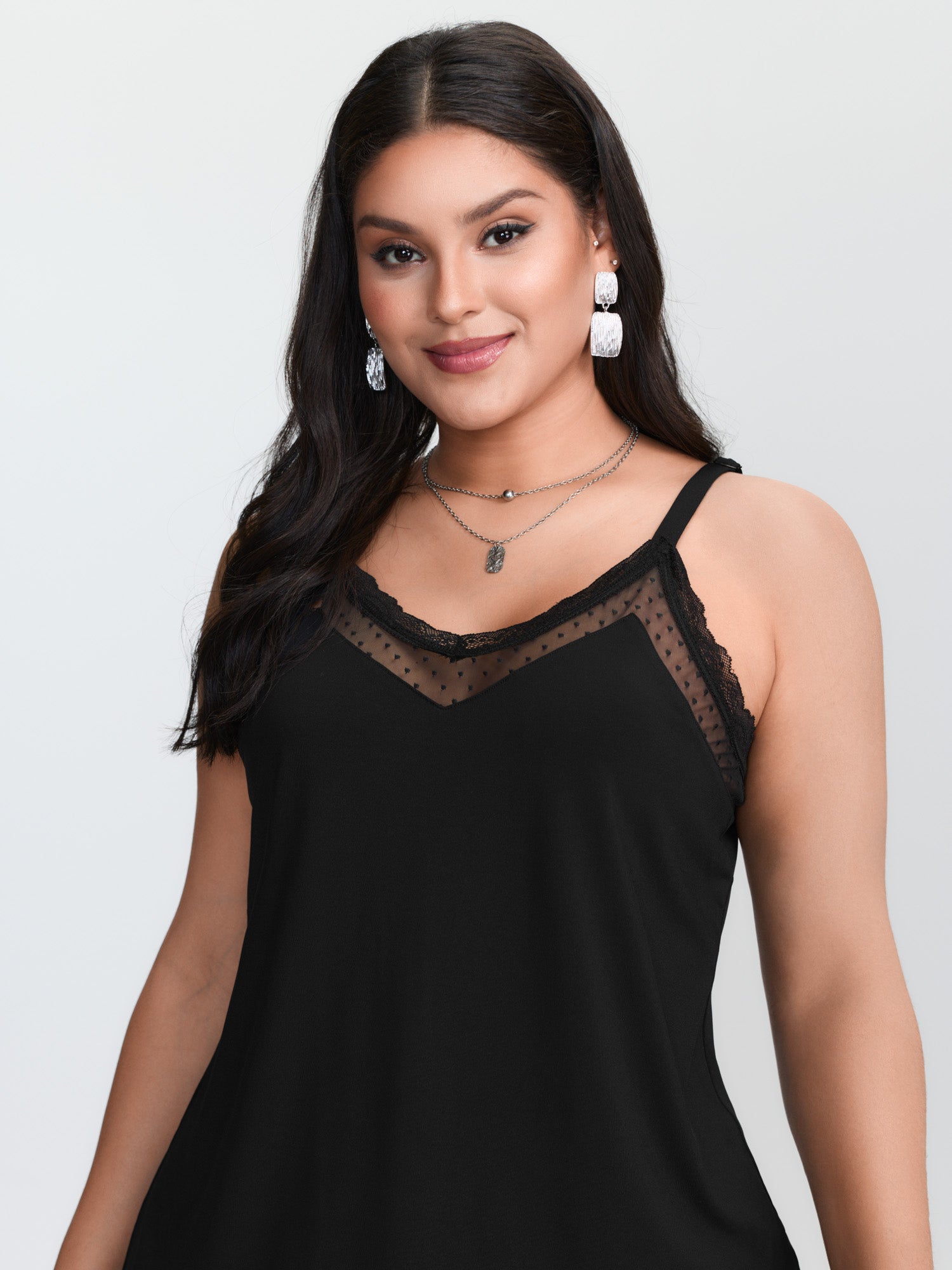بلوزة داخلية سوداء محبوكة بمقا - مراجعة Lace Trim Cami وسعره