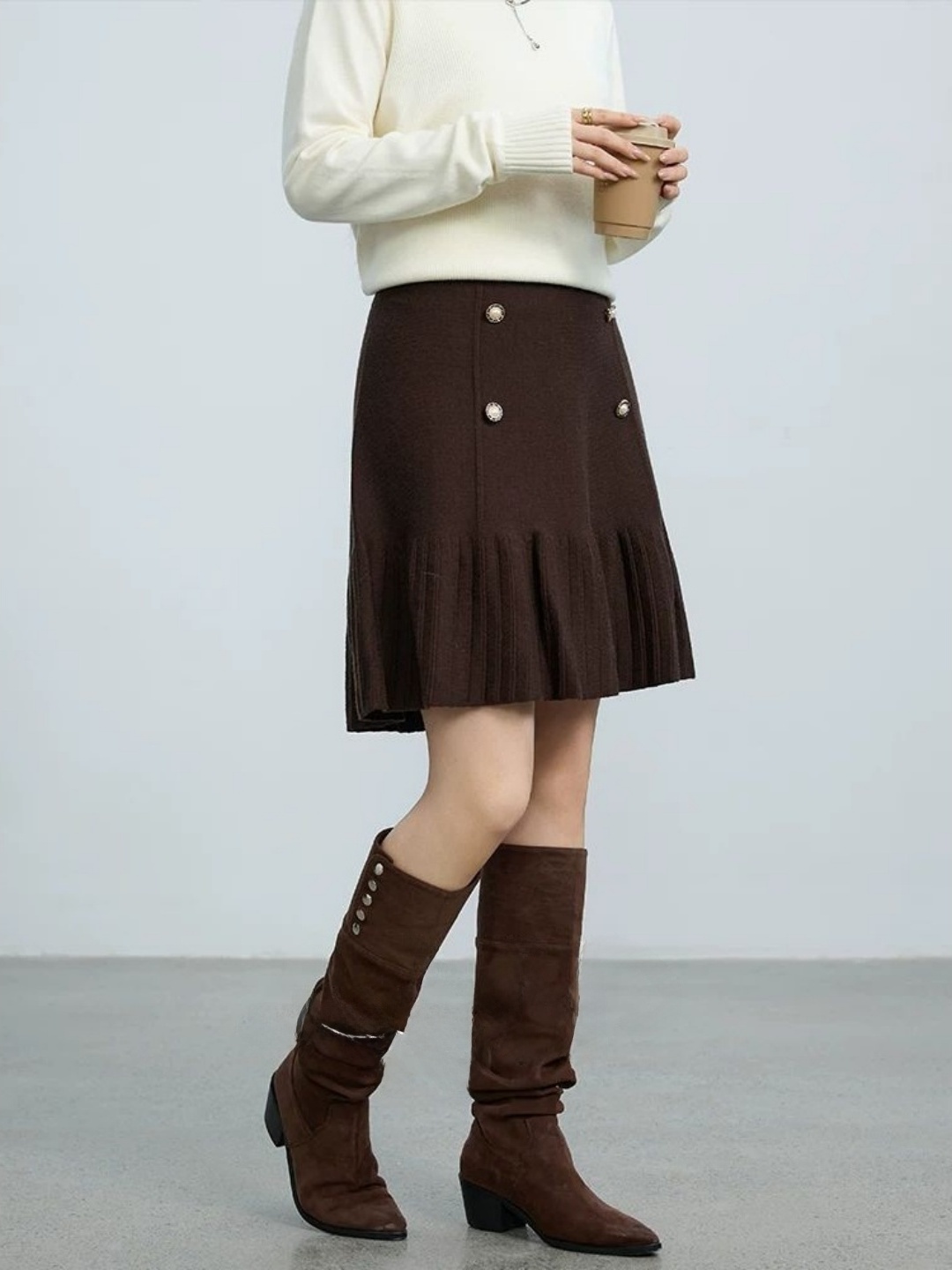 تنورة قصيرة بخصر مرتفع وتصميم  - مراجعة Women Fashion Over The Years وسعره